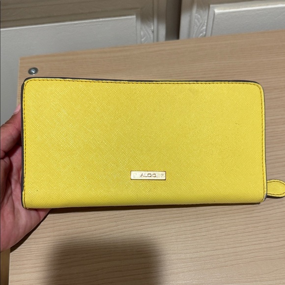 Aldo Vibrant Yellow Wallet - Picture 1 of 2